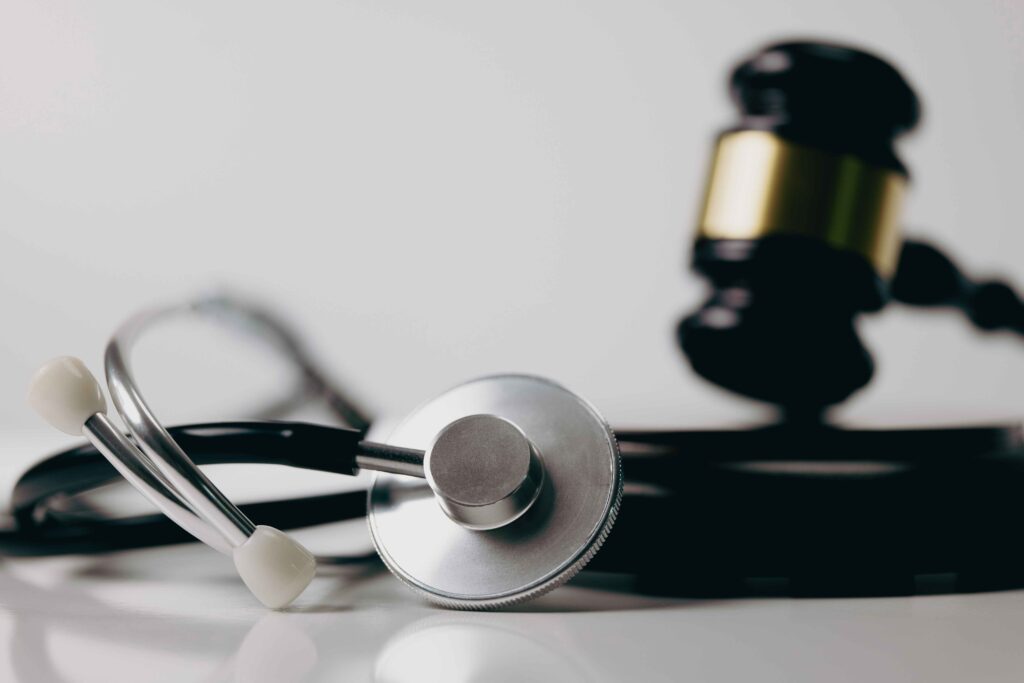 Gavel next to a stethoscope, symbolizing medical and legal issues.